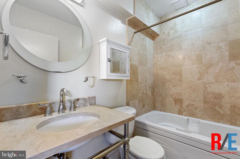 OLD TOWN - Residential Lease