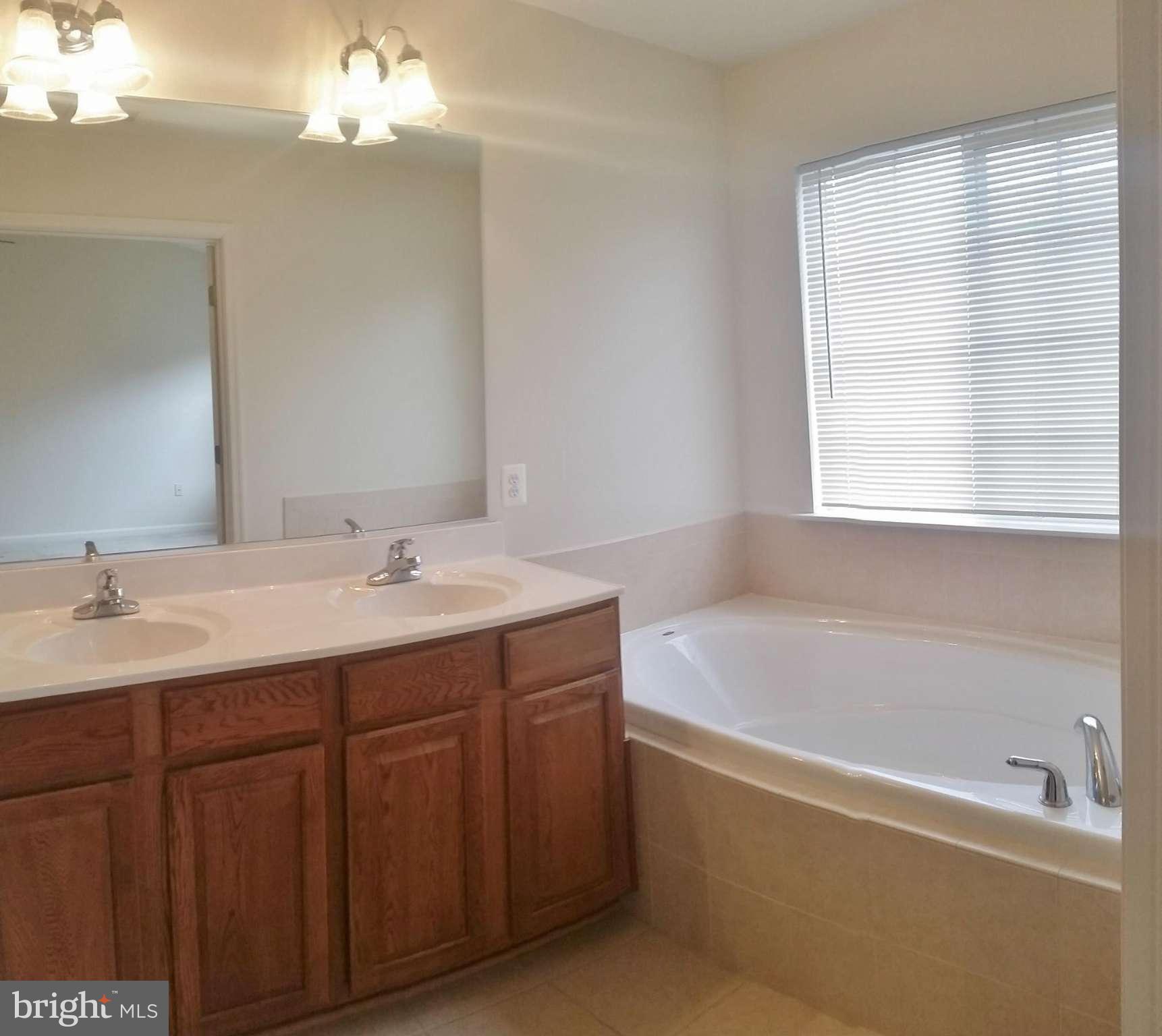 DEERBORNE - Residential Lease