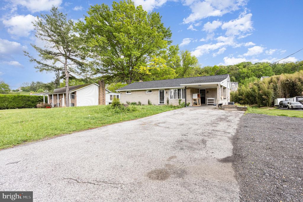 Photo of 212 Church Road, YORK, PA 17406 (MLS # PAYK2081628)