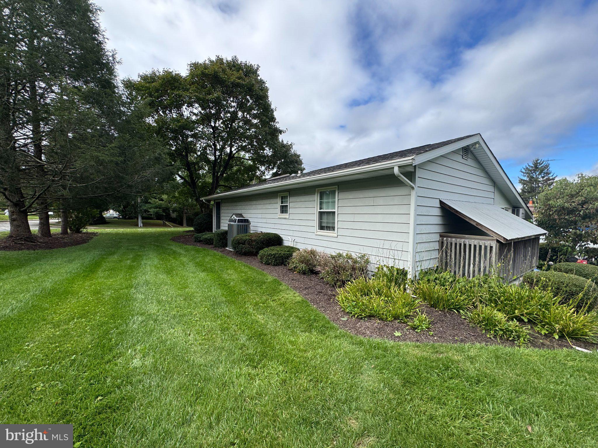 402 E JARRETTSVILLE ROAD