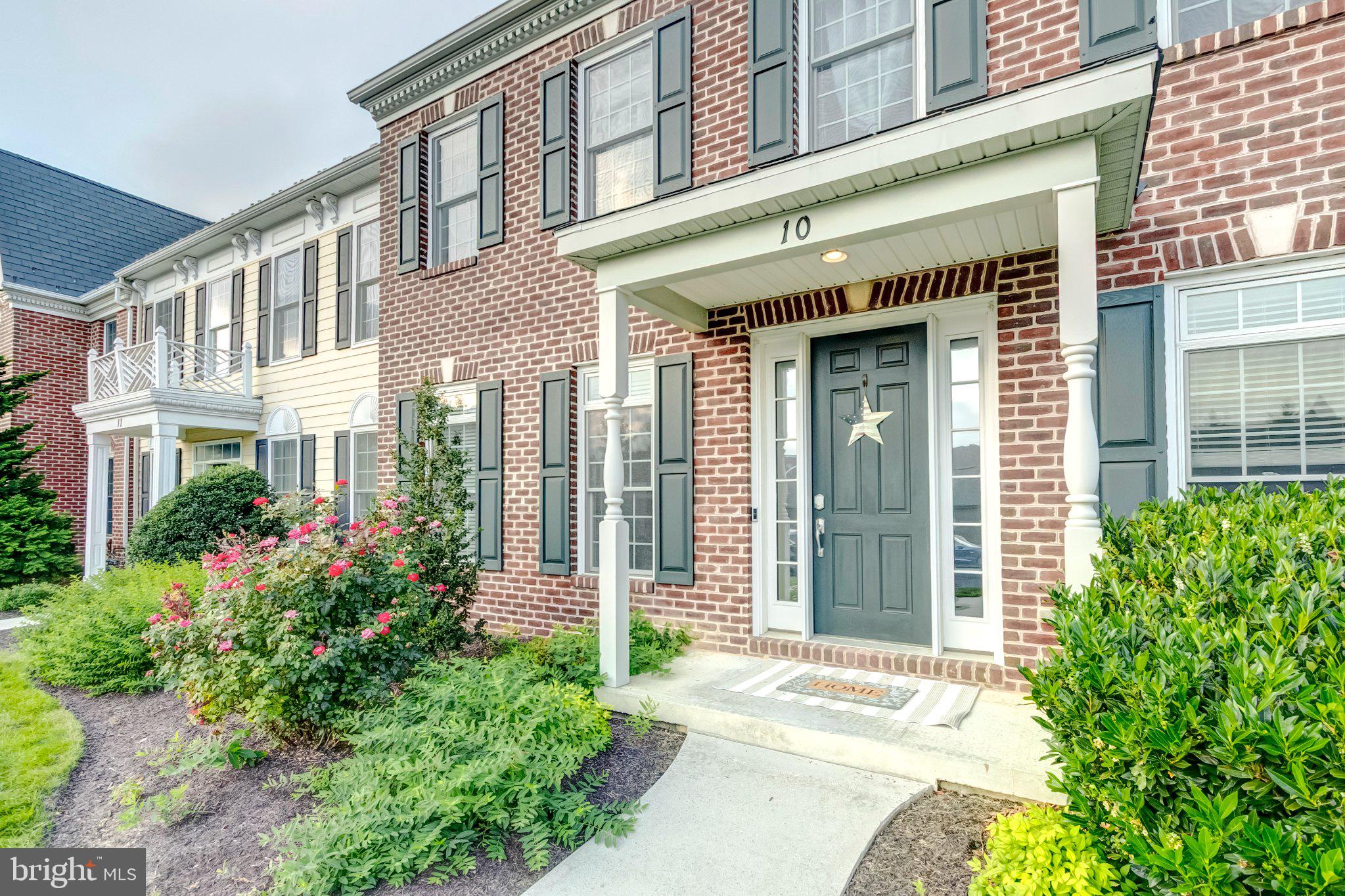 10 JAMESTOWN SQUARE