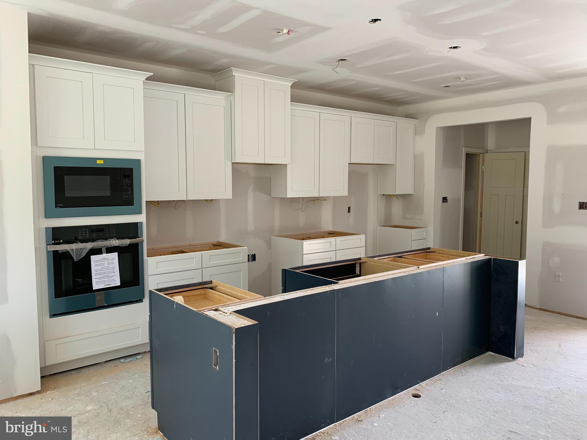 PONDS EDGE - Residential