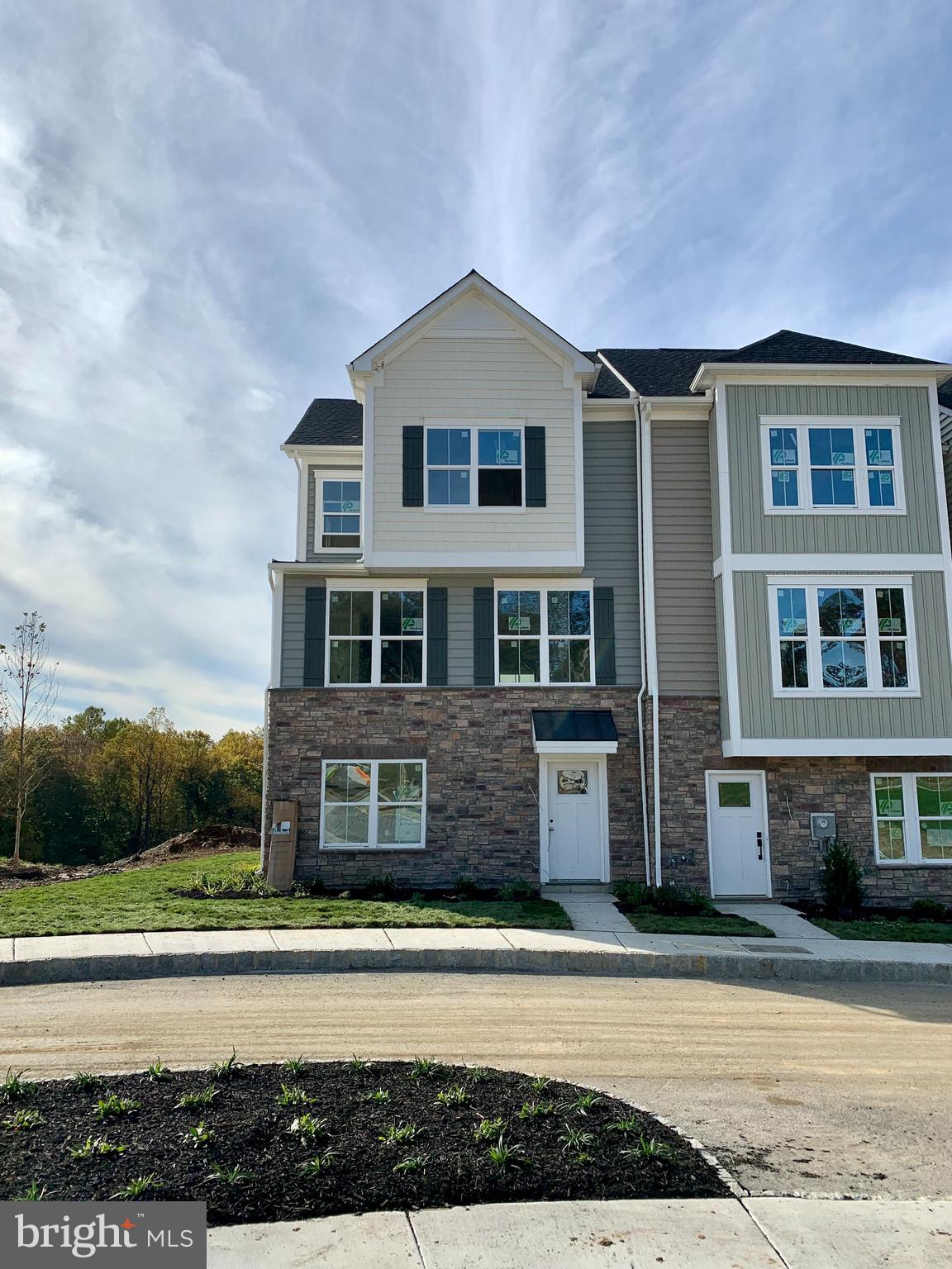 PONDS EDGE - Residential