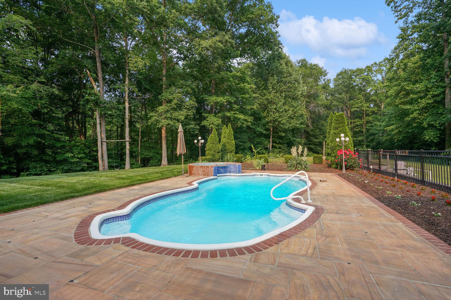 CLASSIC LAKES - Residential