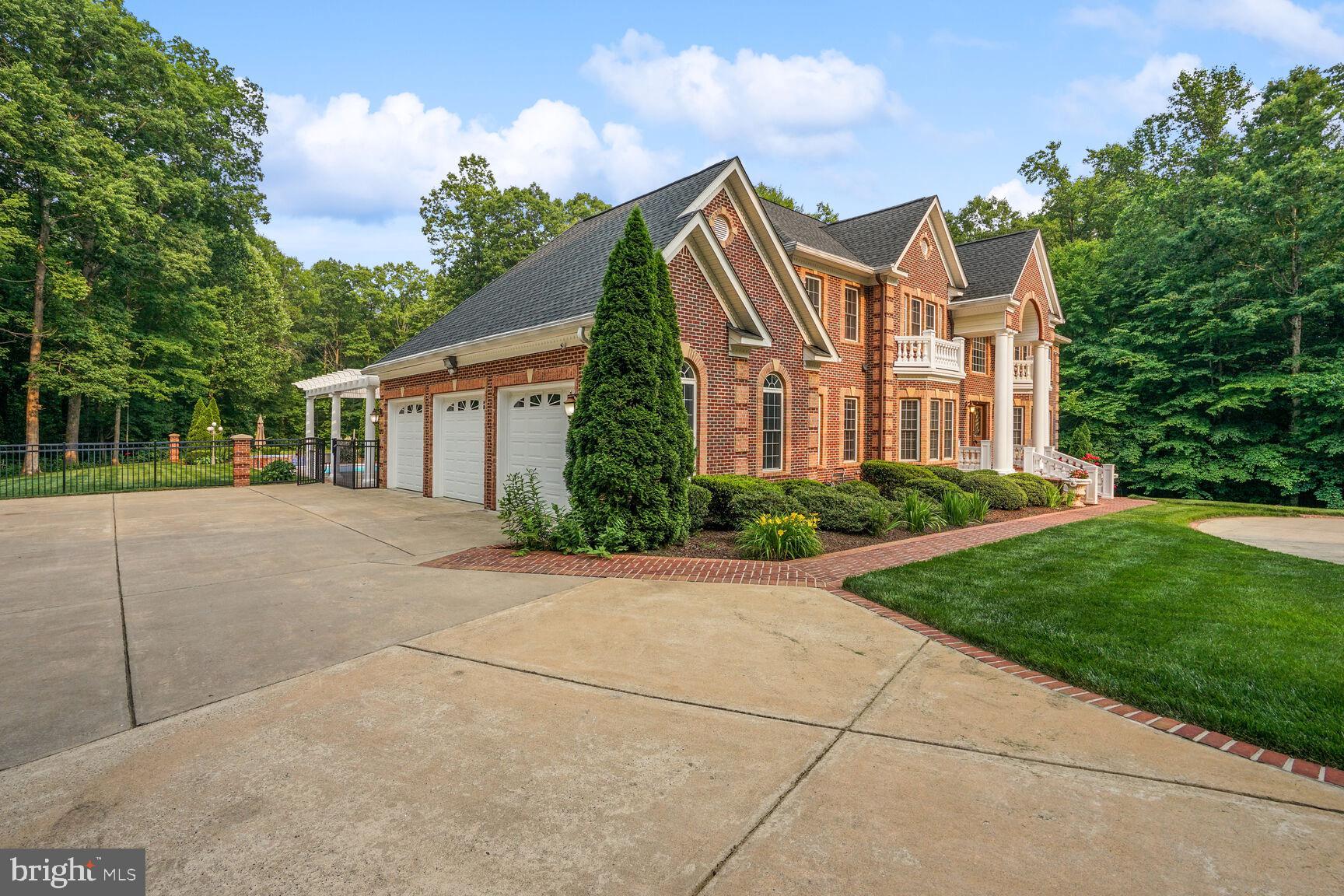 CLASSIC LAKES - Residential