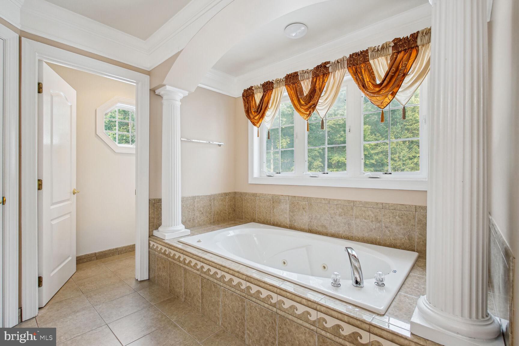 CLASSIC LAKES - Residential