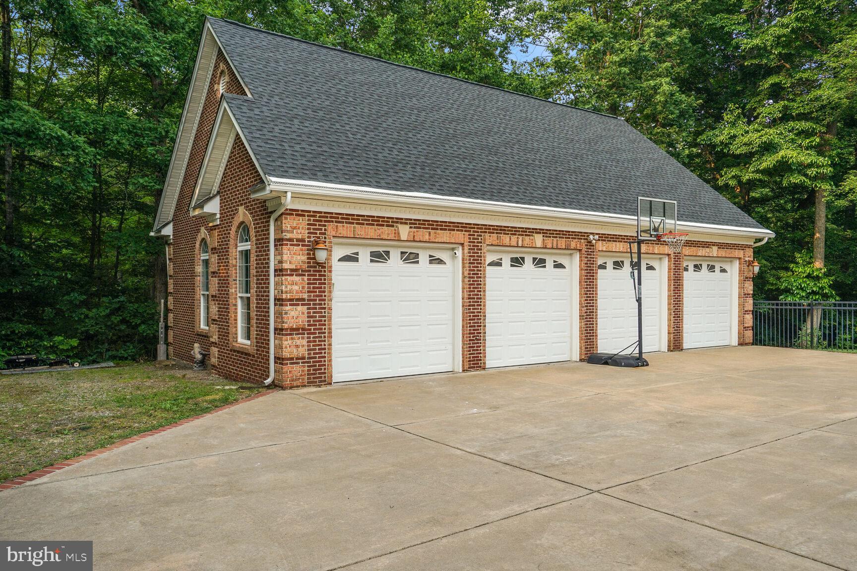 CLASSIC LAKES - Residential