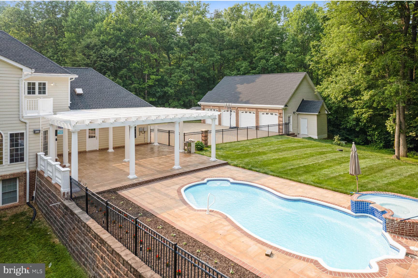 CLASSIC LAKES - Residential