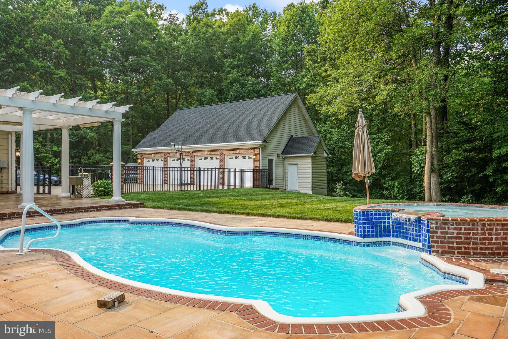 CLASSIC LAKES - Residential