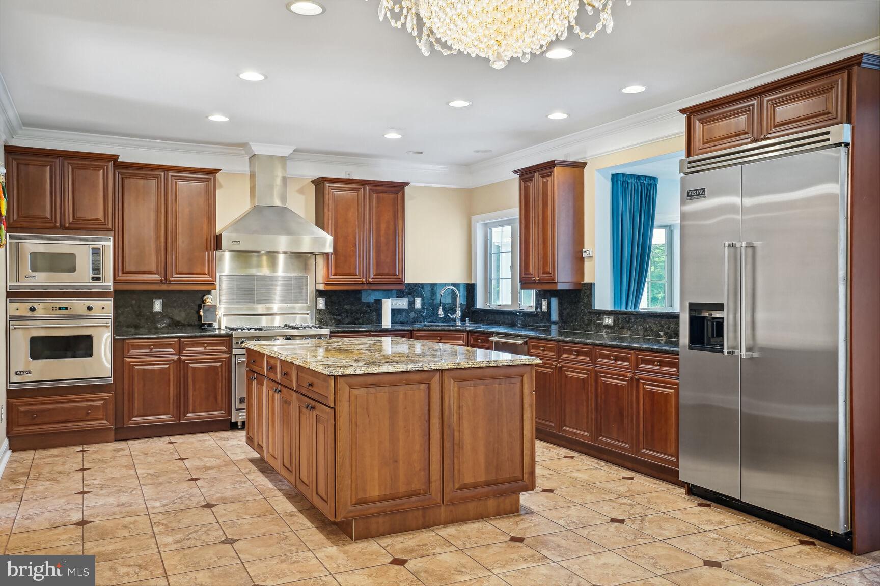 CLASSIC LAKES - Residential