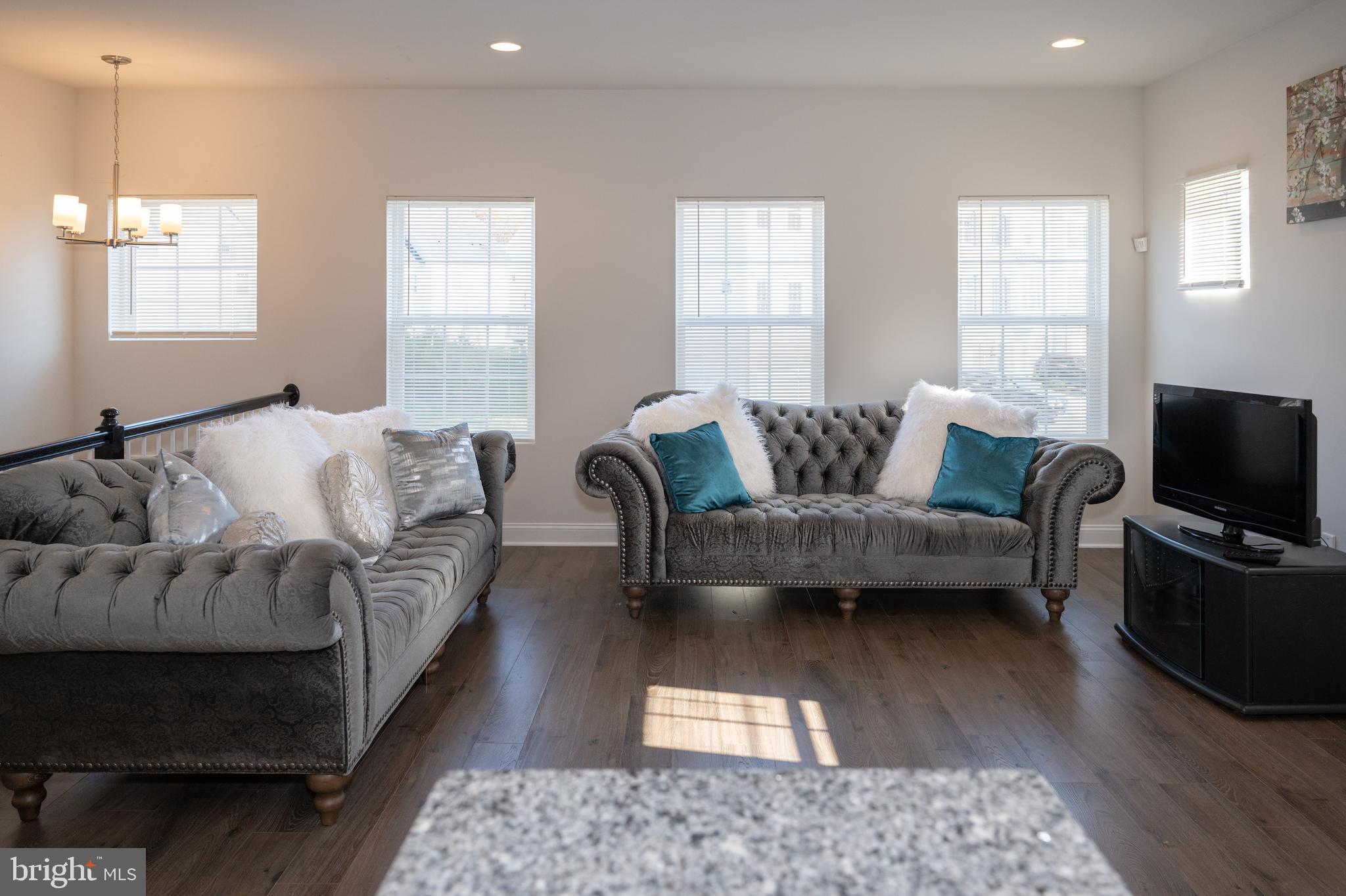 SPRING CREEK - Residential