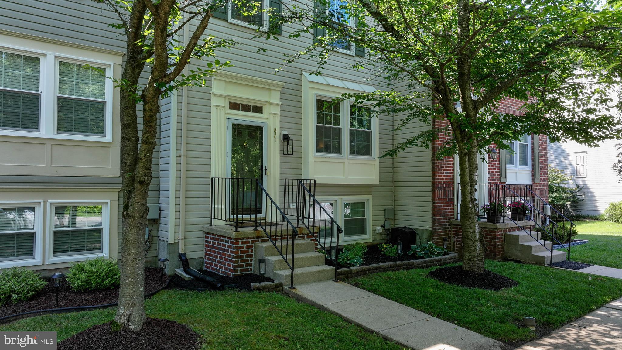 871 CHESTNUTVIEW