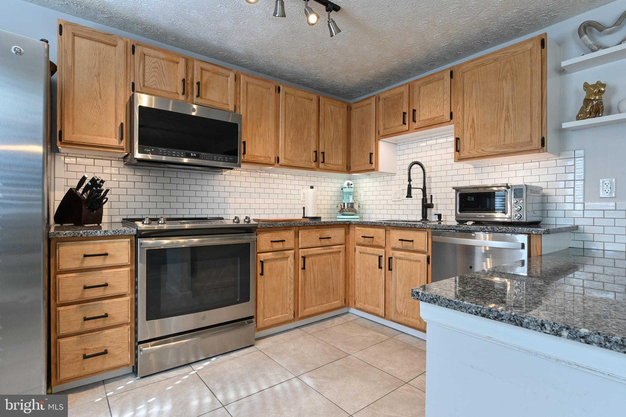 871 CHESTNUTVIEW