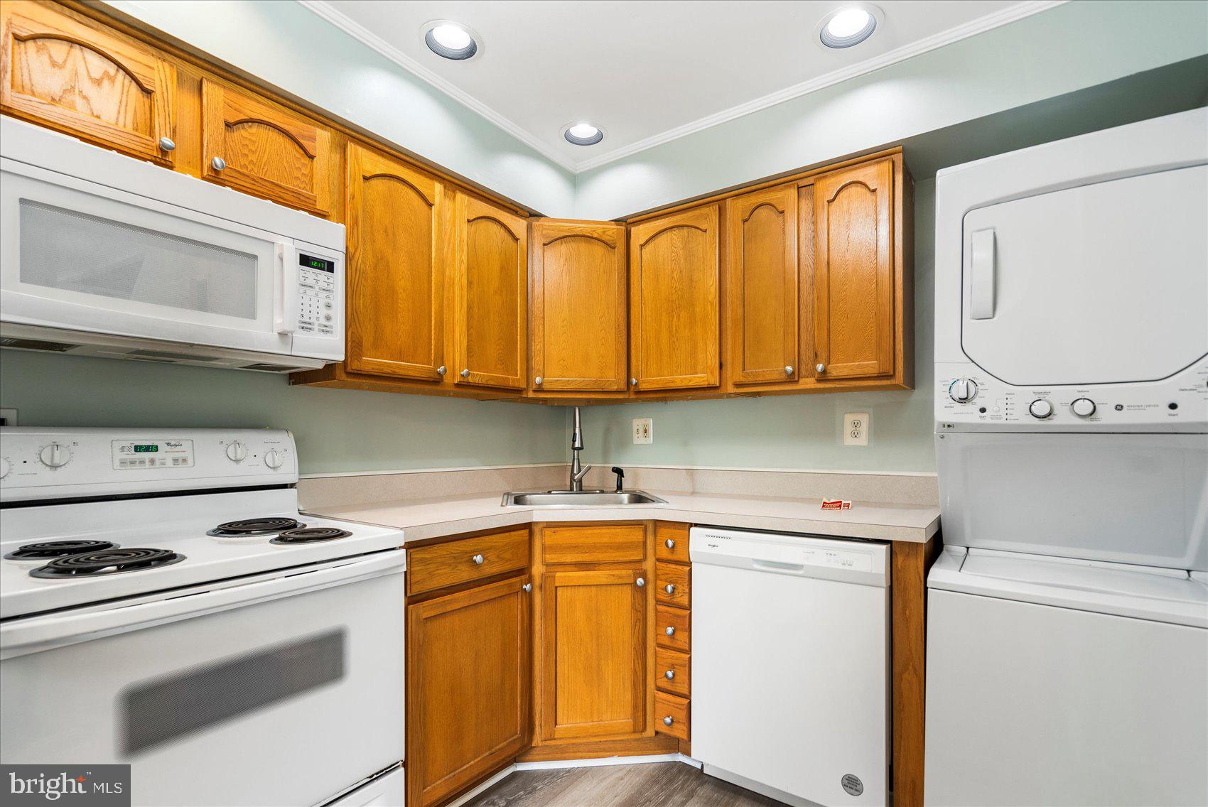 MOORES MILL MANOR - Residential
