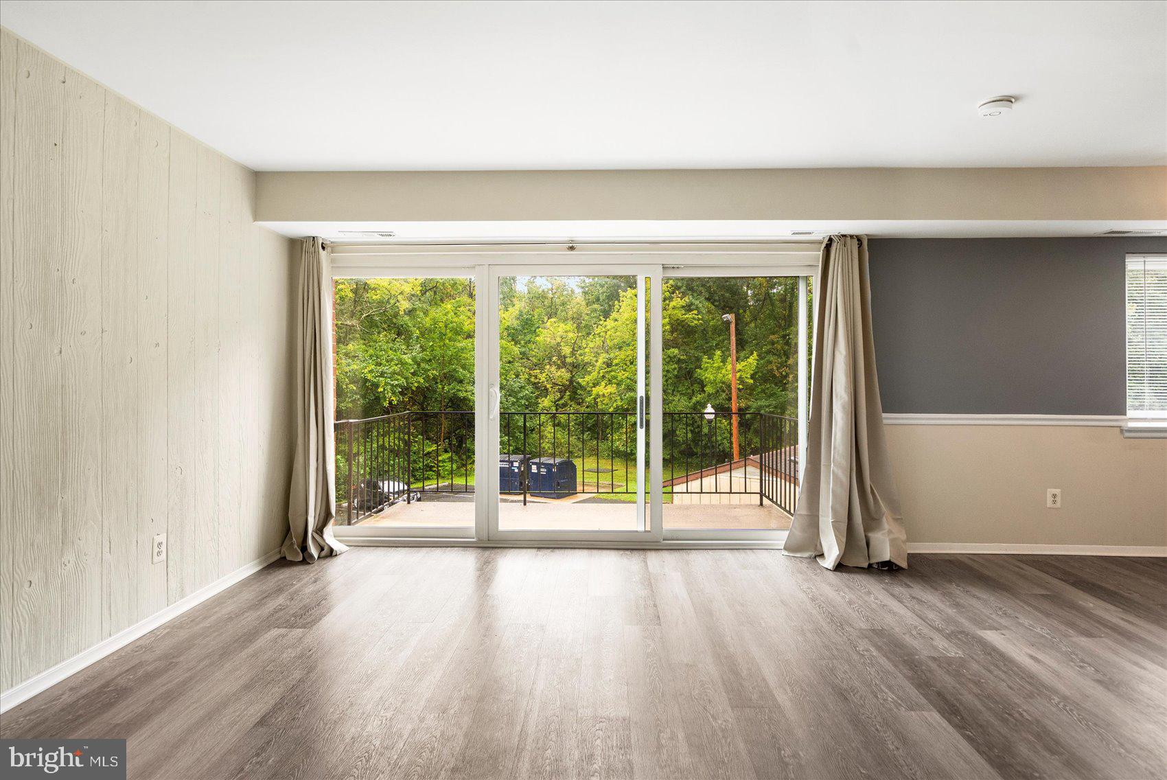 MOORES MILL MANOR - Residential