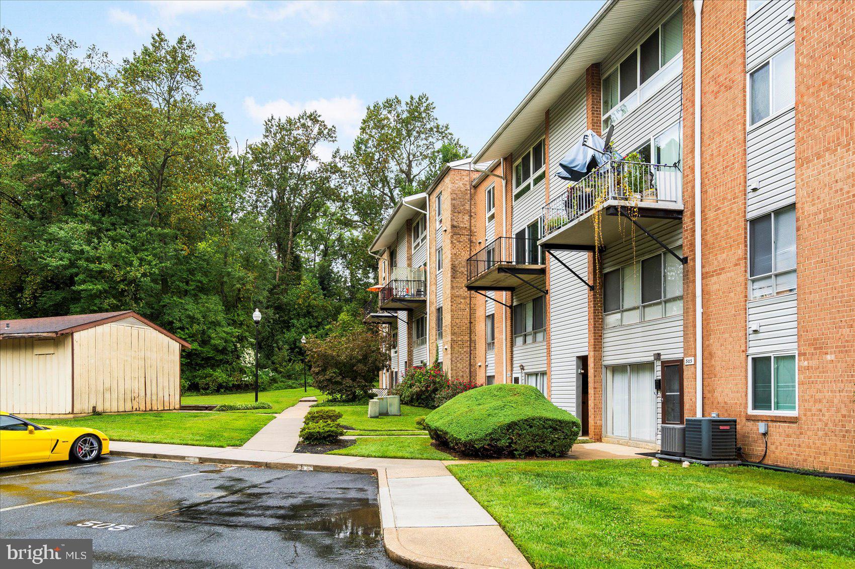 MOORES MILL MANOR - Residential