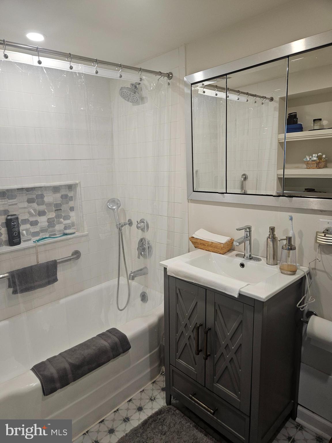 FAIRMOUNT - Residential Lease