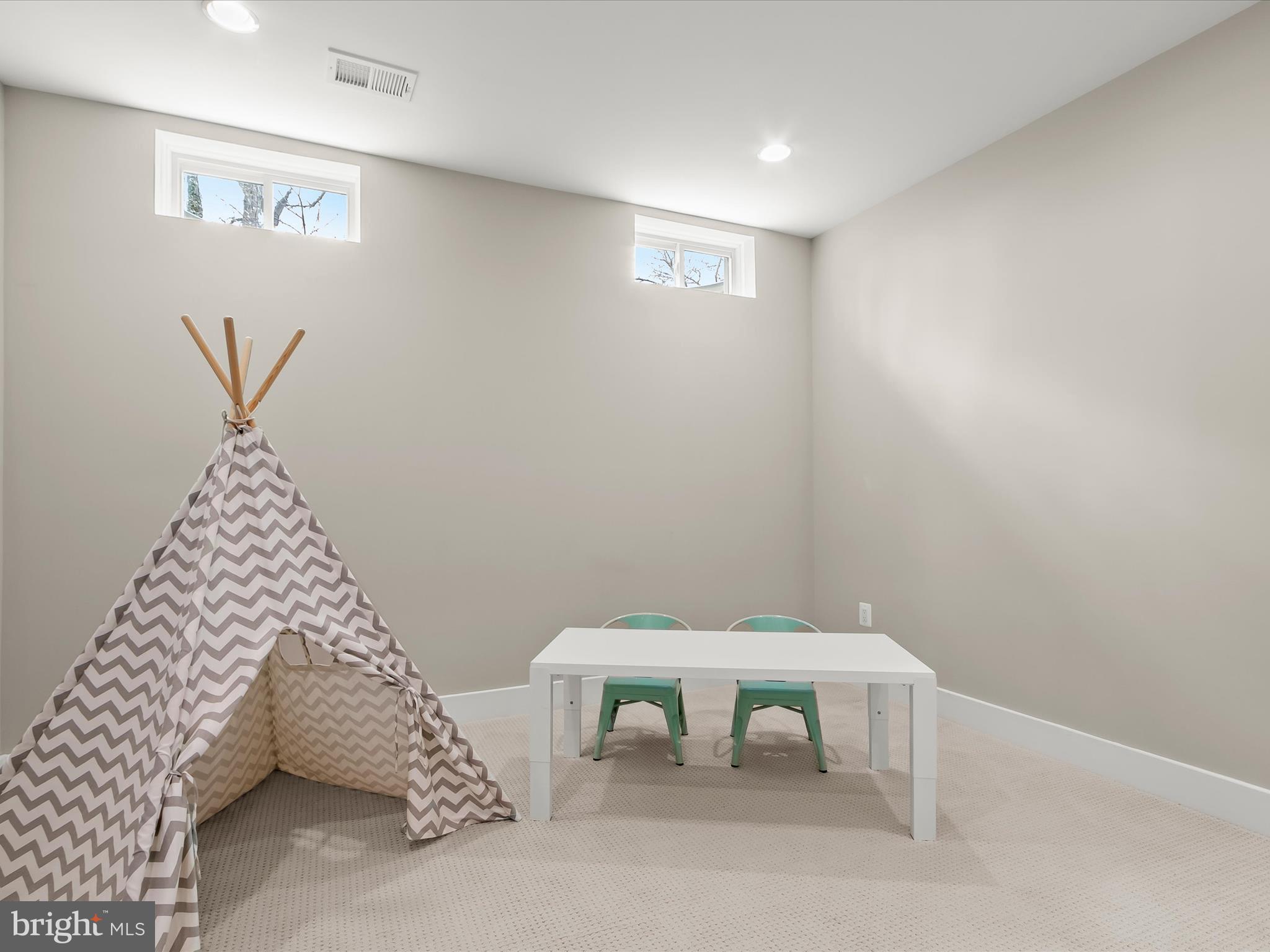 OAKWOOD KNOLLS - Residential