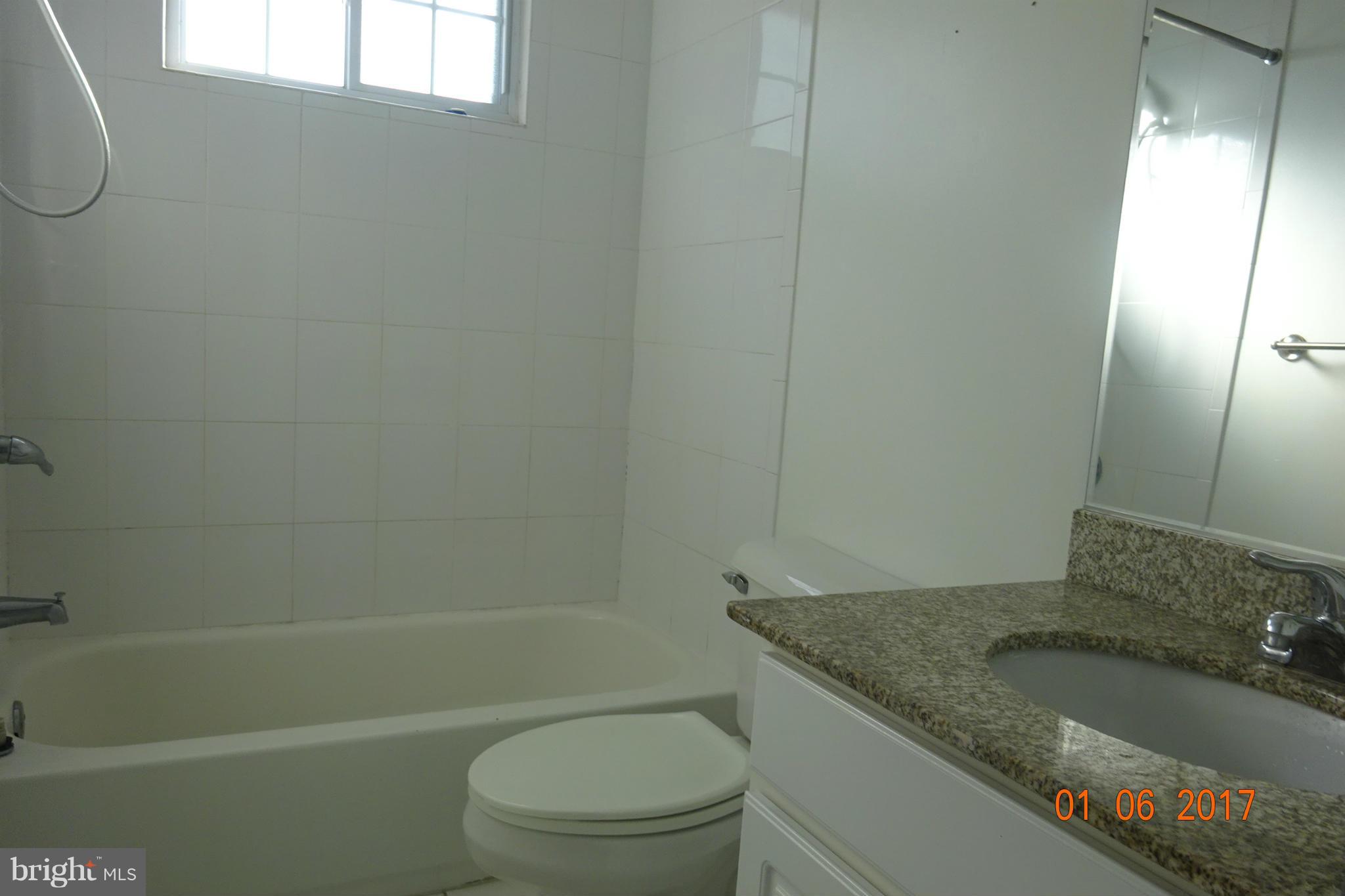 THE OAKS MAIN STREET LAUREL - Residential Lease