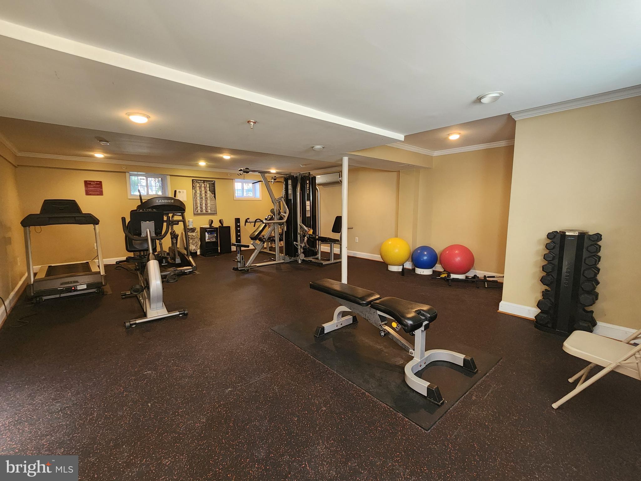 THE OAKS MAIN STREET LAUREL - Residential Lease