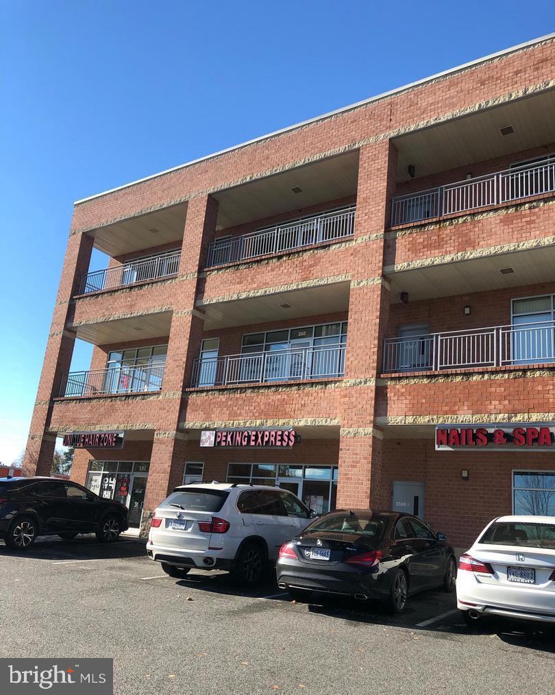 CENTRELEE BUSINESS PARK - Commercial Sale