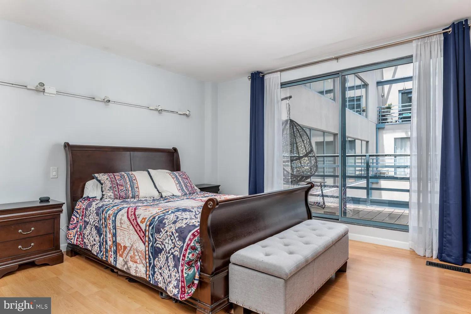 3 N COLUMBUS BOULEVARD PL202