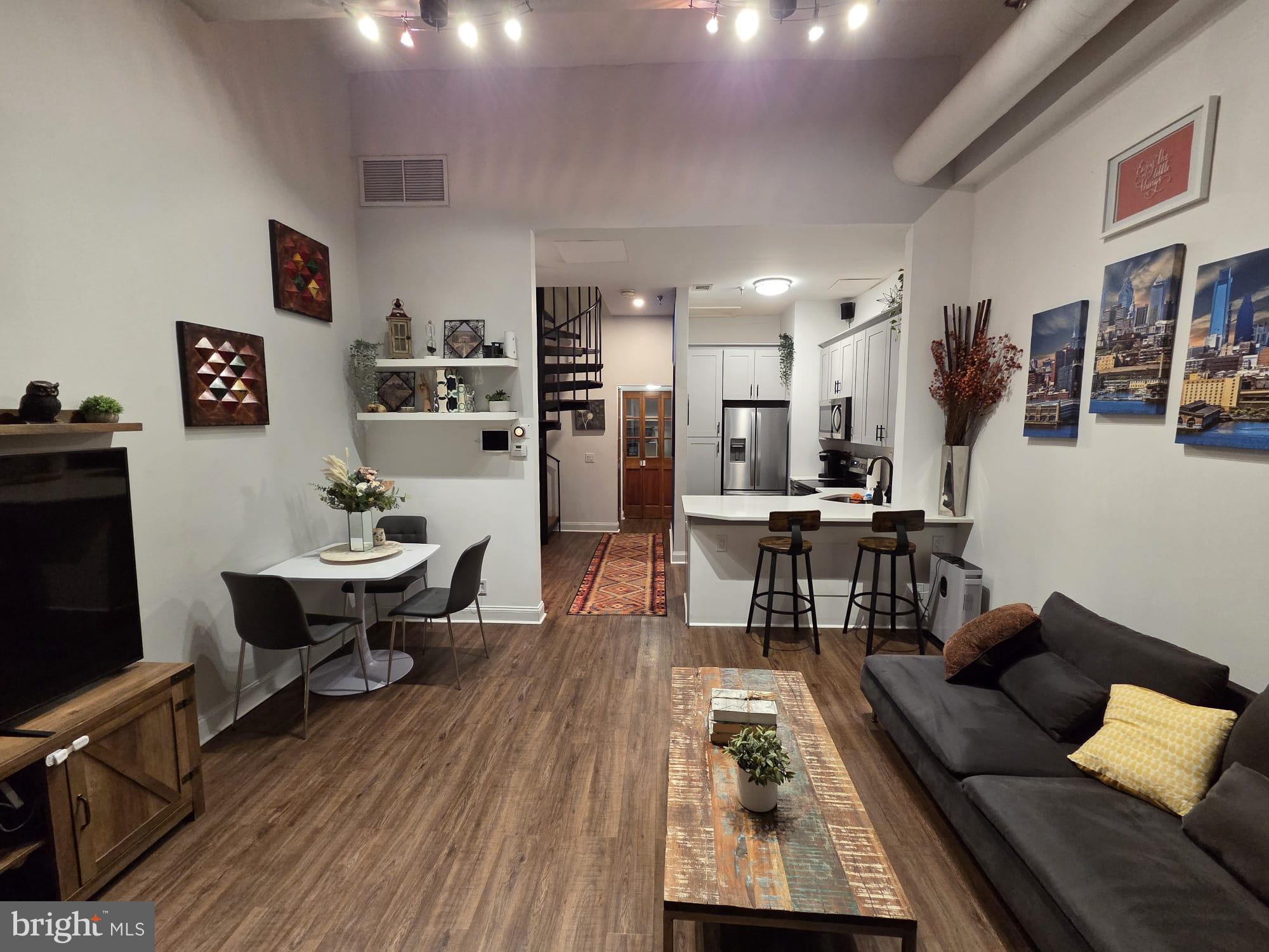 3 N COLUMBUS BOULEVARD PL202