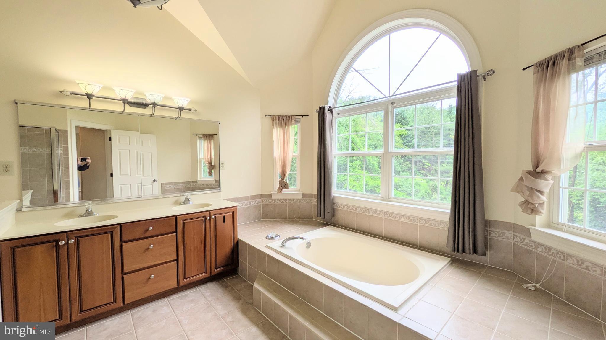 RIDINGS AT BELL T - Residential Lease