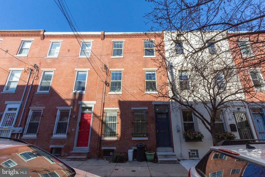 THIS APARTMENT IS NEWLY RENOVATED!!! Very chic 1 bedroom apartment with a backyard, separate kitchen, fireplace and hardwood floors in the Graduate Hospital area. Just a few blocks away from all the good things Center City has to offer, but still in a quiet area. Pets allowed but may be subject to additional fees. Pictures are of the actual unit. Video can be provided upon request.