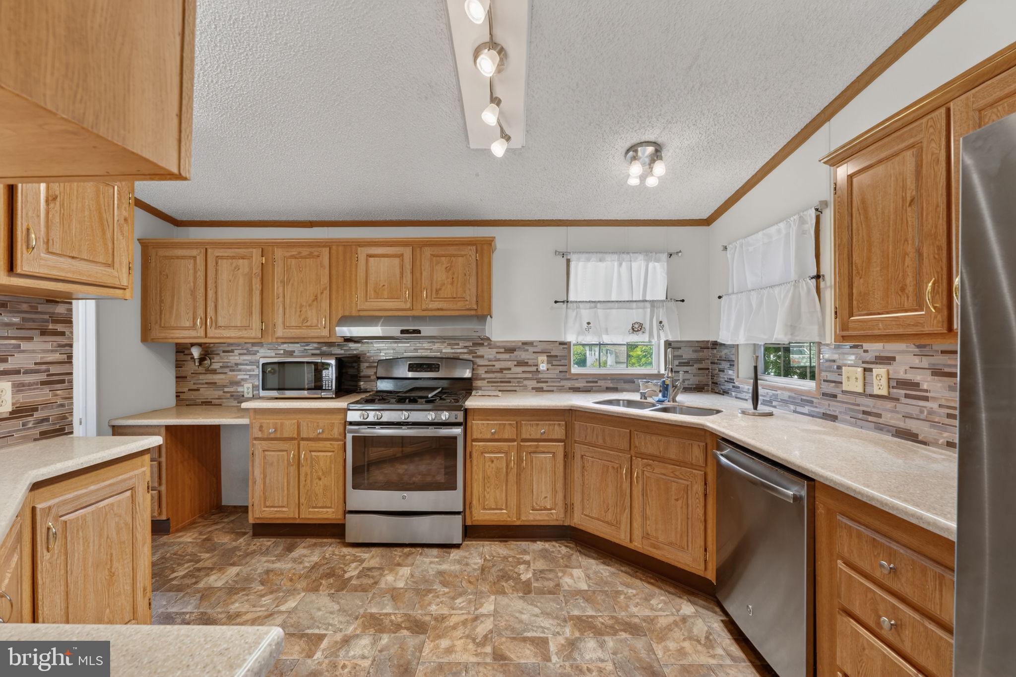36 BENTWOOD CIRCLE