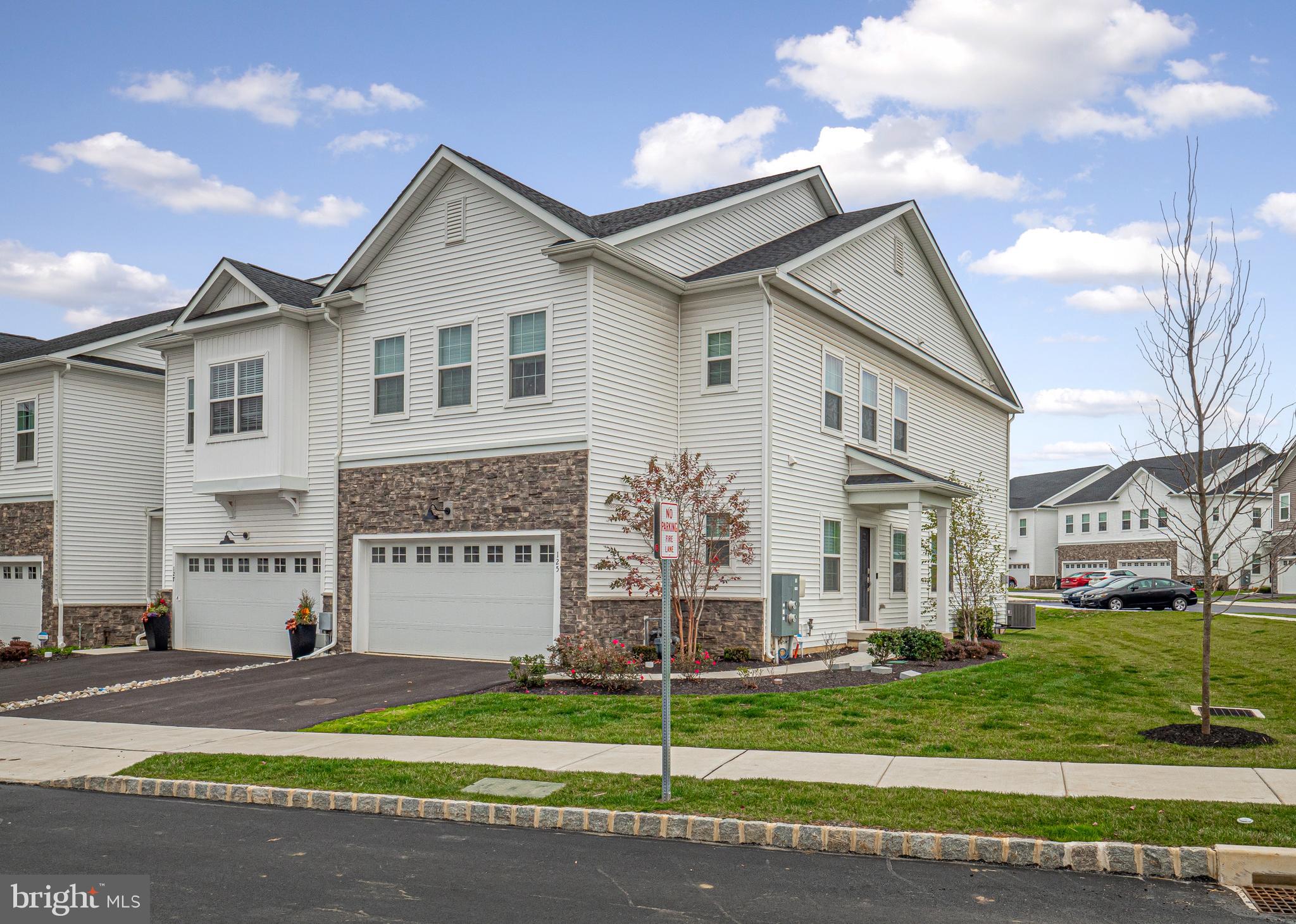 125 LIVINGSTON LANE