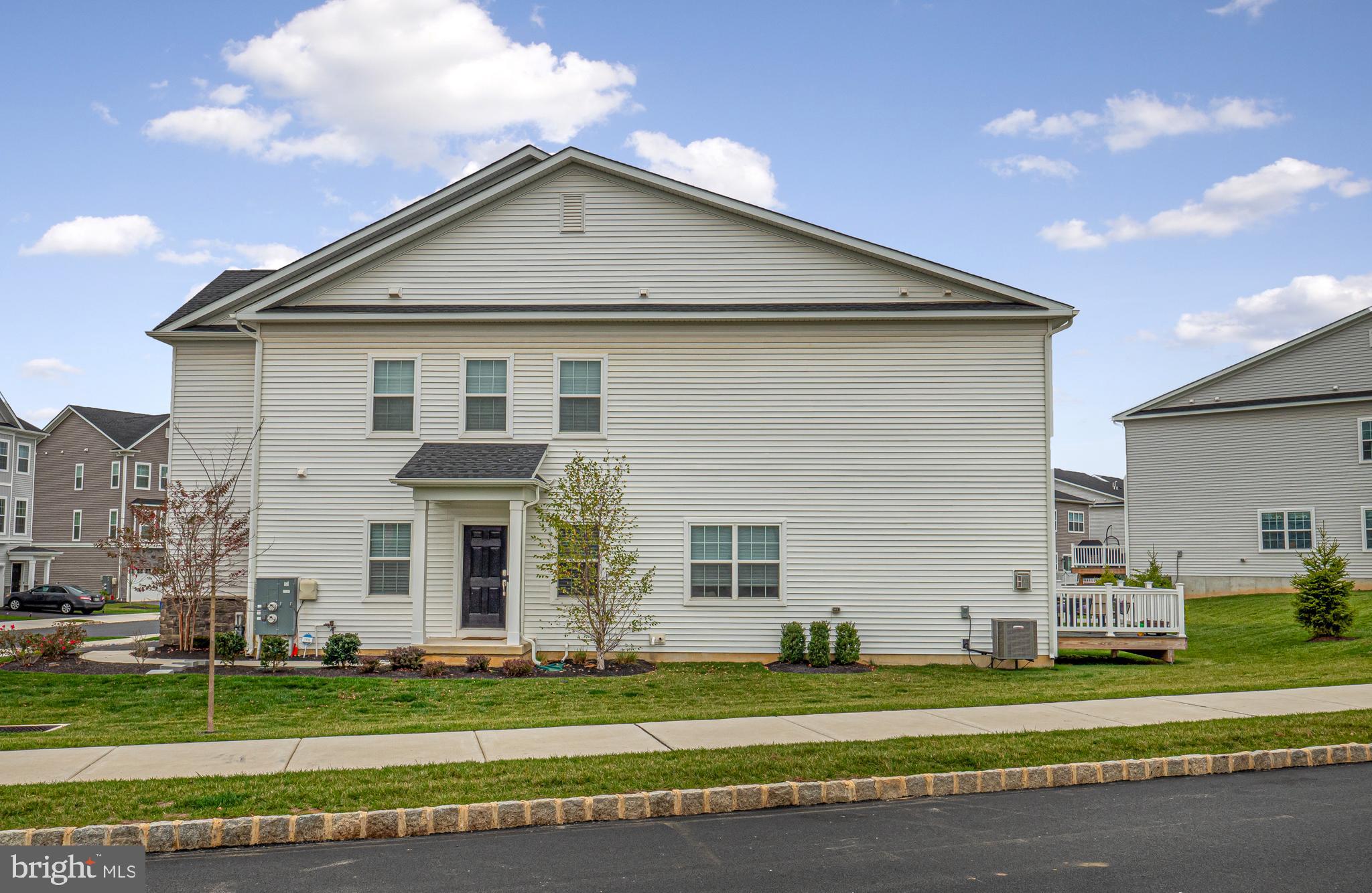 125 LIVINGSTON LANE