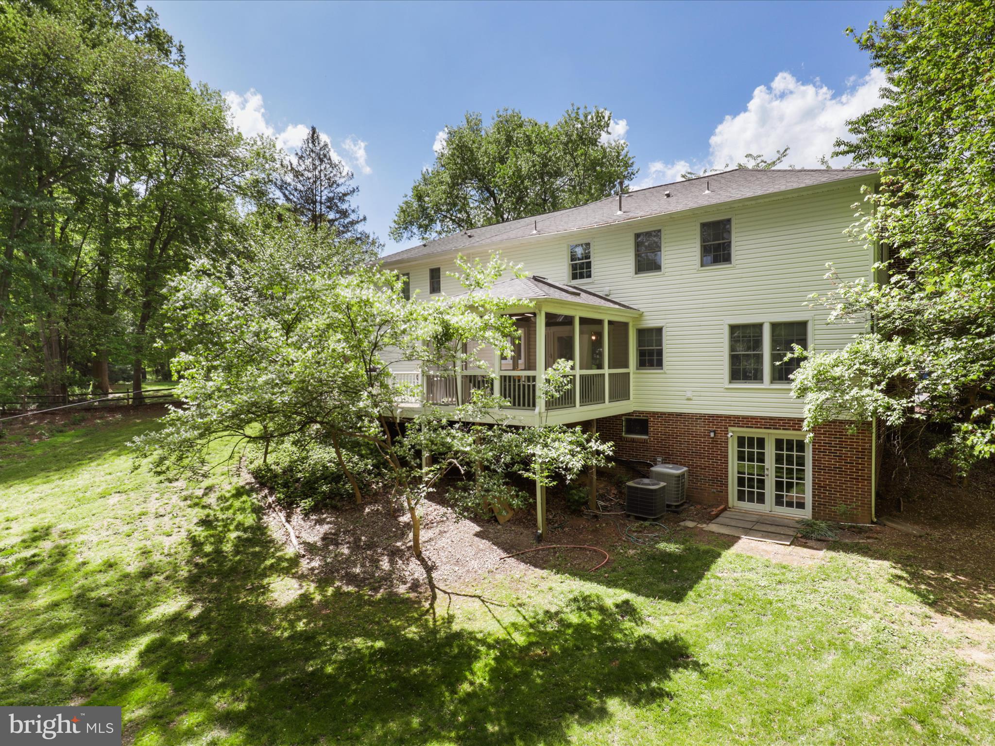 WOLF TRAP GREEN - Residential