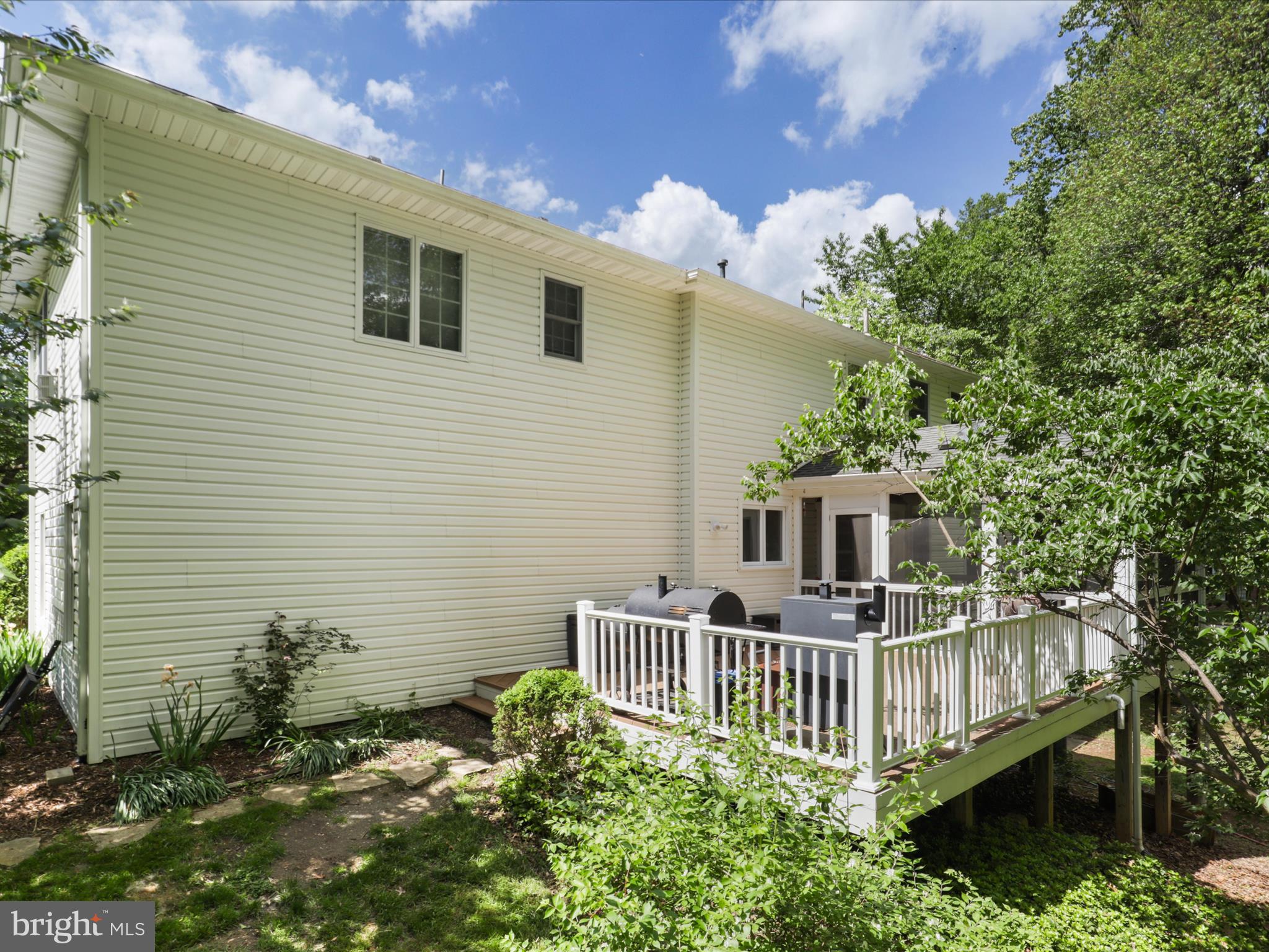 WOLF TRAP GREEN - Residential