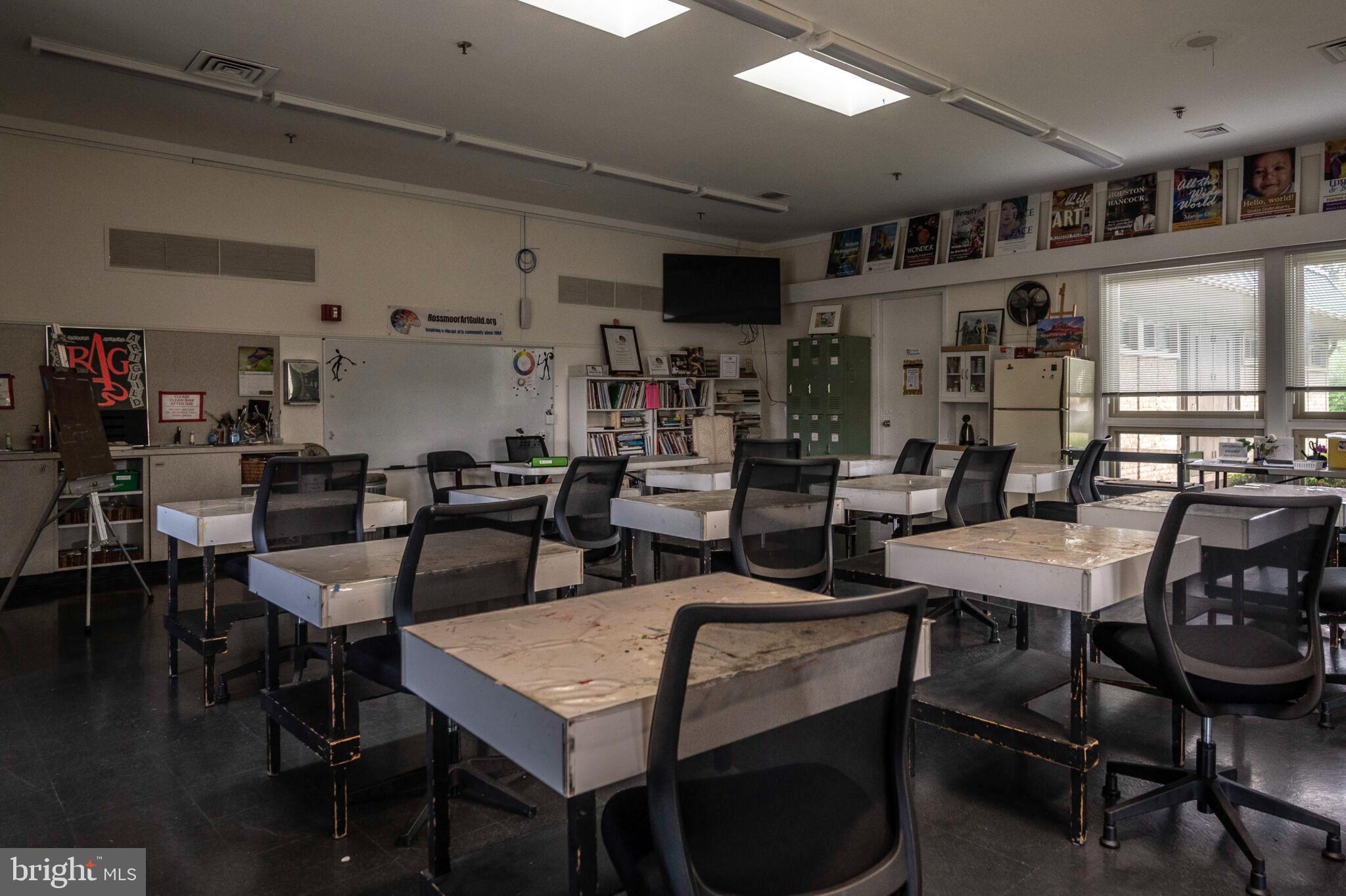 LEISURE WORLD - Residential