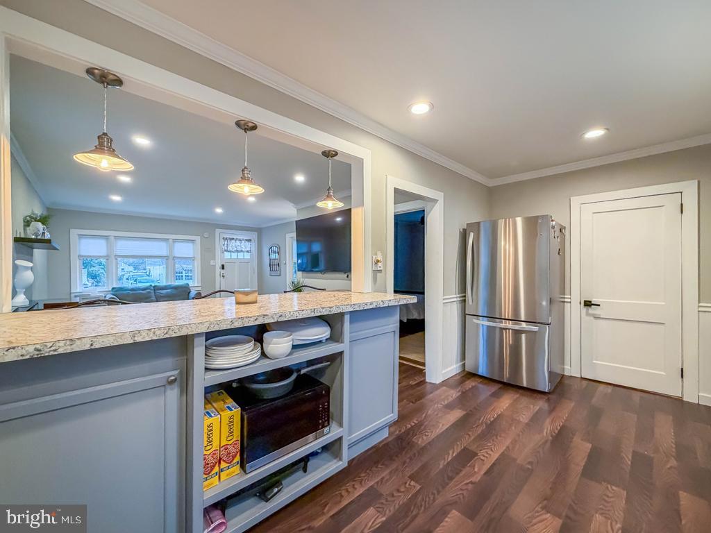 SAW MILL VALLEY - Residential