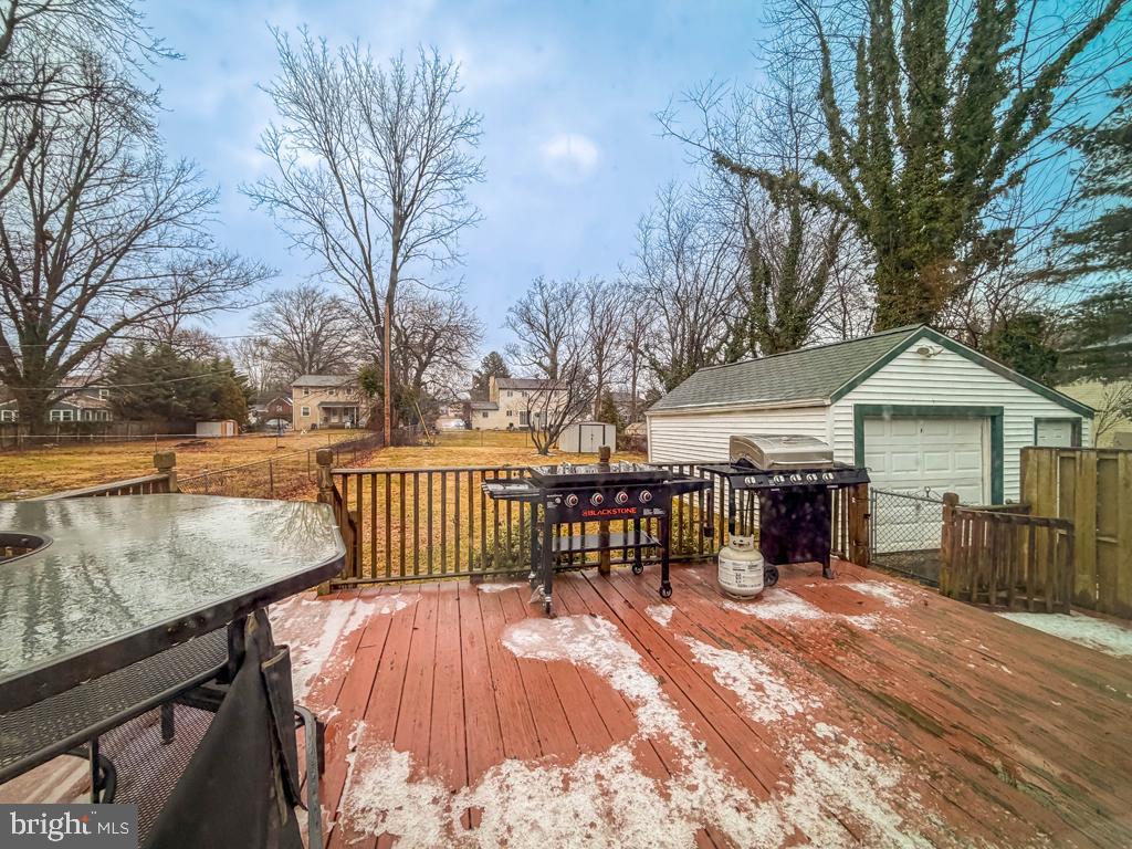 SAW MILL VALLEY - Residential