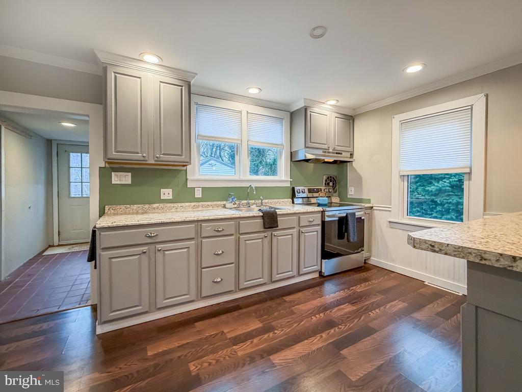 SAW MILL VALLEY - Residential