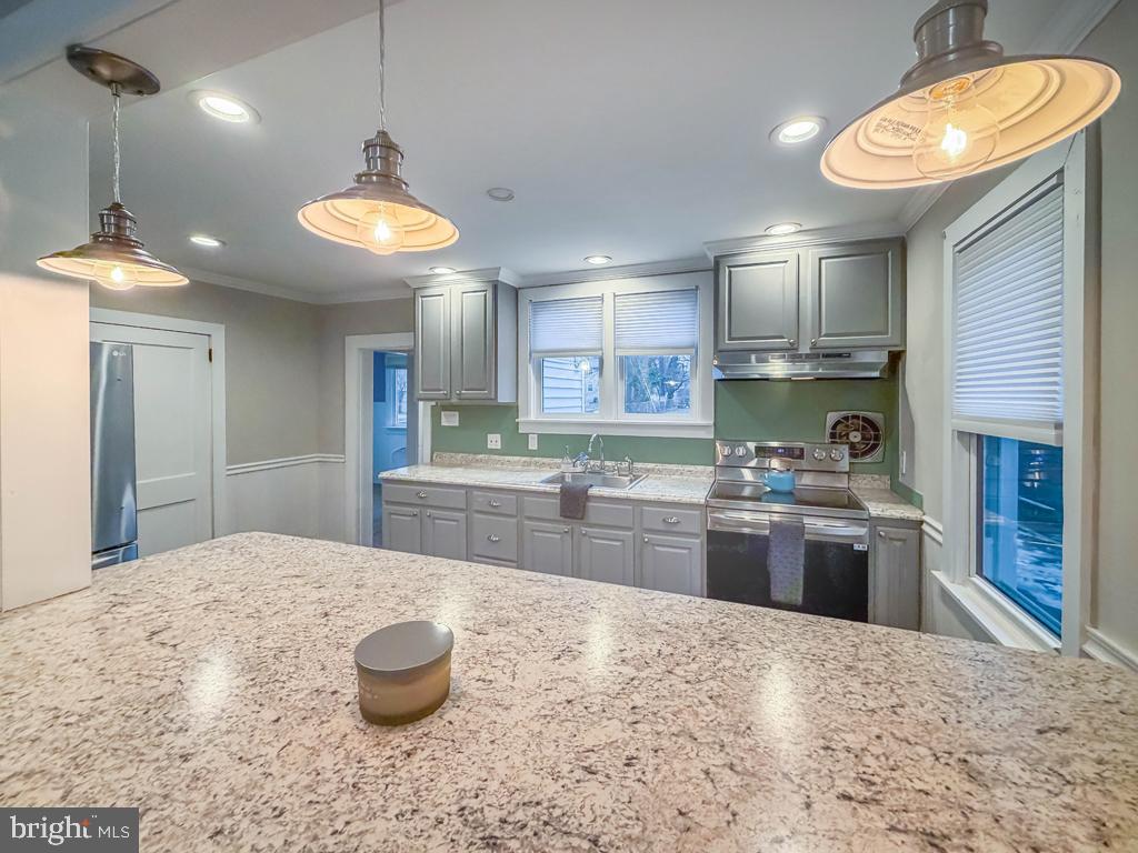 SAW MILL VALLEY - Residential