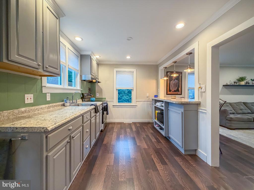 SAW MILL VALLEY - Residential