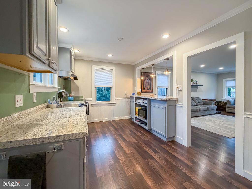 SAW MILL VALLEY - Residential