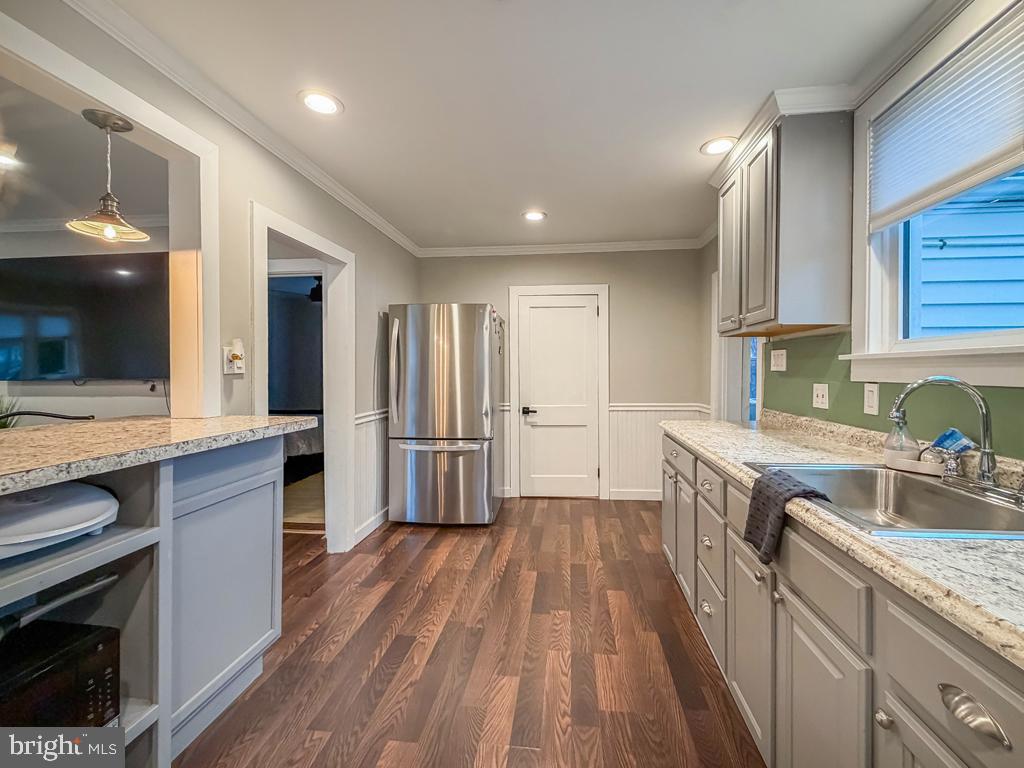 SAW MILL VALLEY - Residential