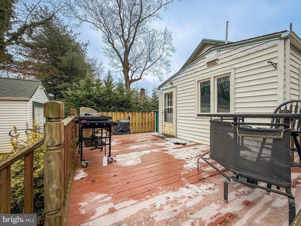 SAW MILL VALLEY - Residential