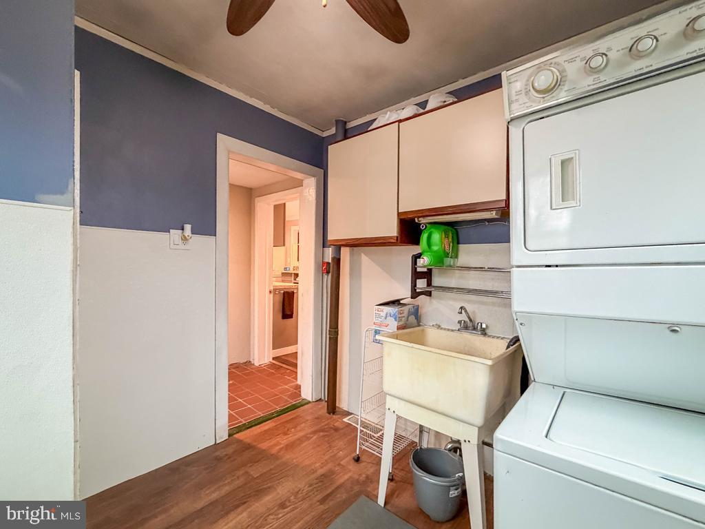 SAW MILL VALLEY - Residential