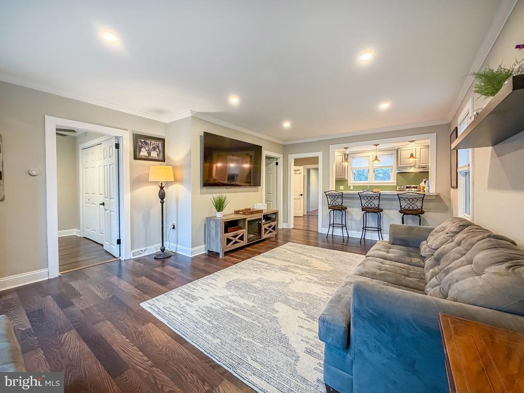 SAW MILL VALLEY - Residential