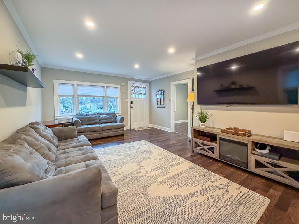 SAW MILL VALLEY - Residential