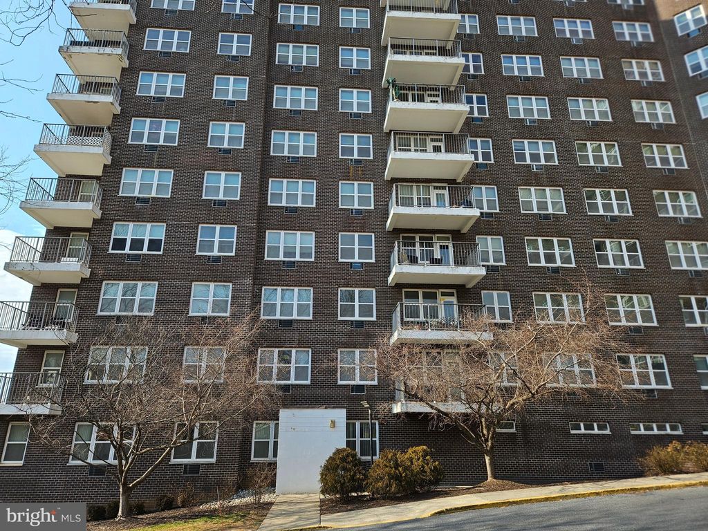 Photo of 1600 Lehigh Pkwy E Pkwy, ALLENTOWN, PA 18102 (MLS # PALH2011290)