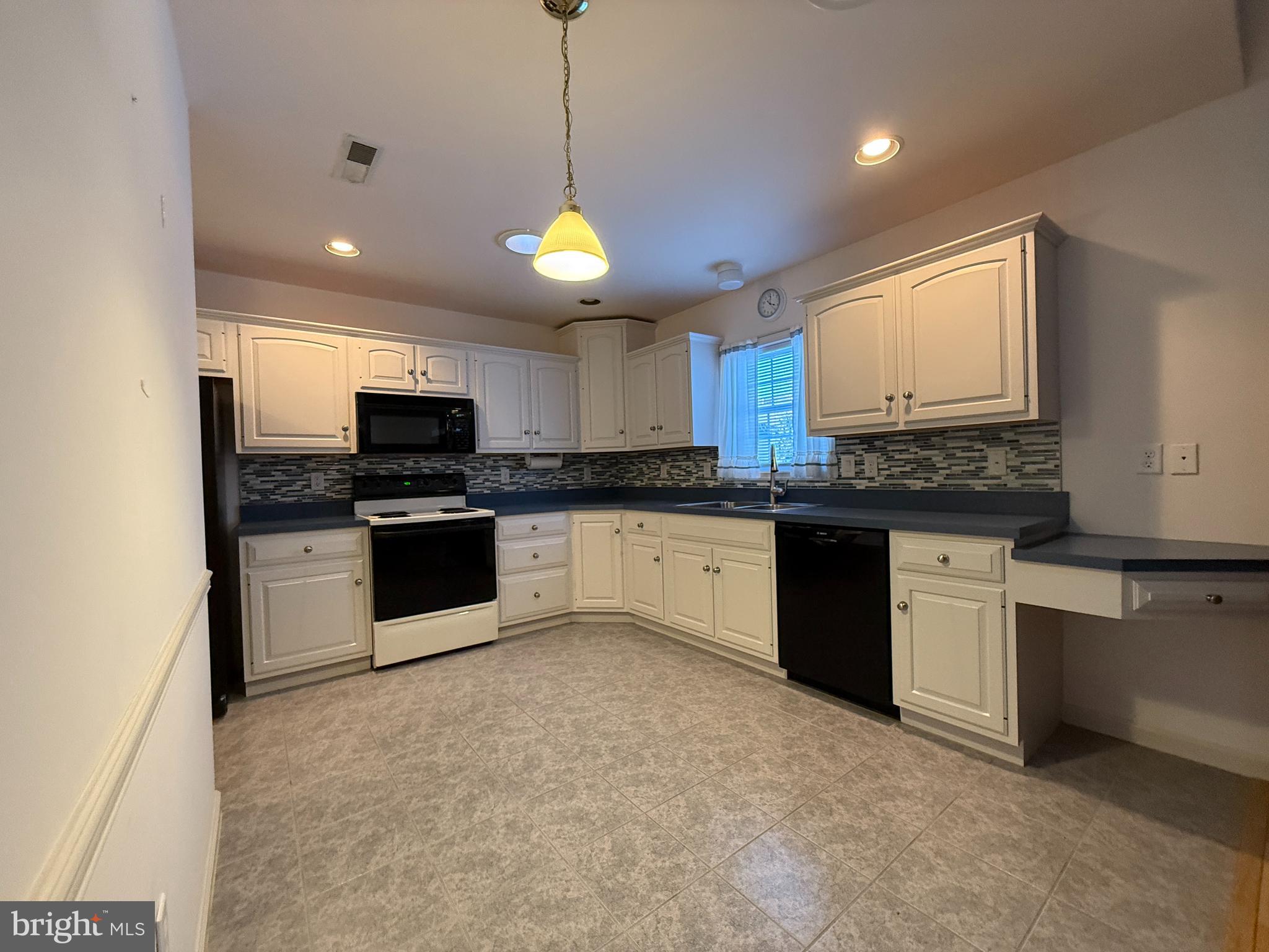 33 ROSEMONT DRIVE