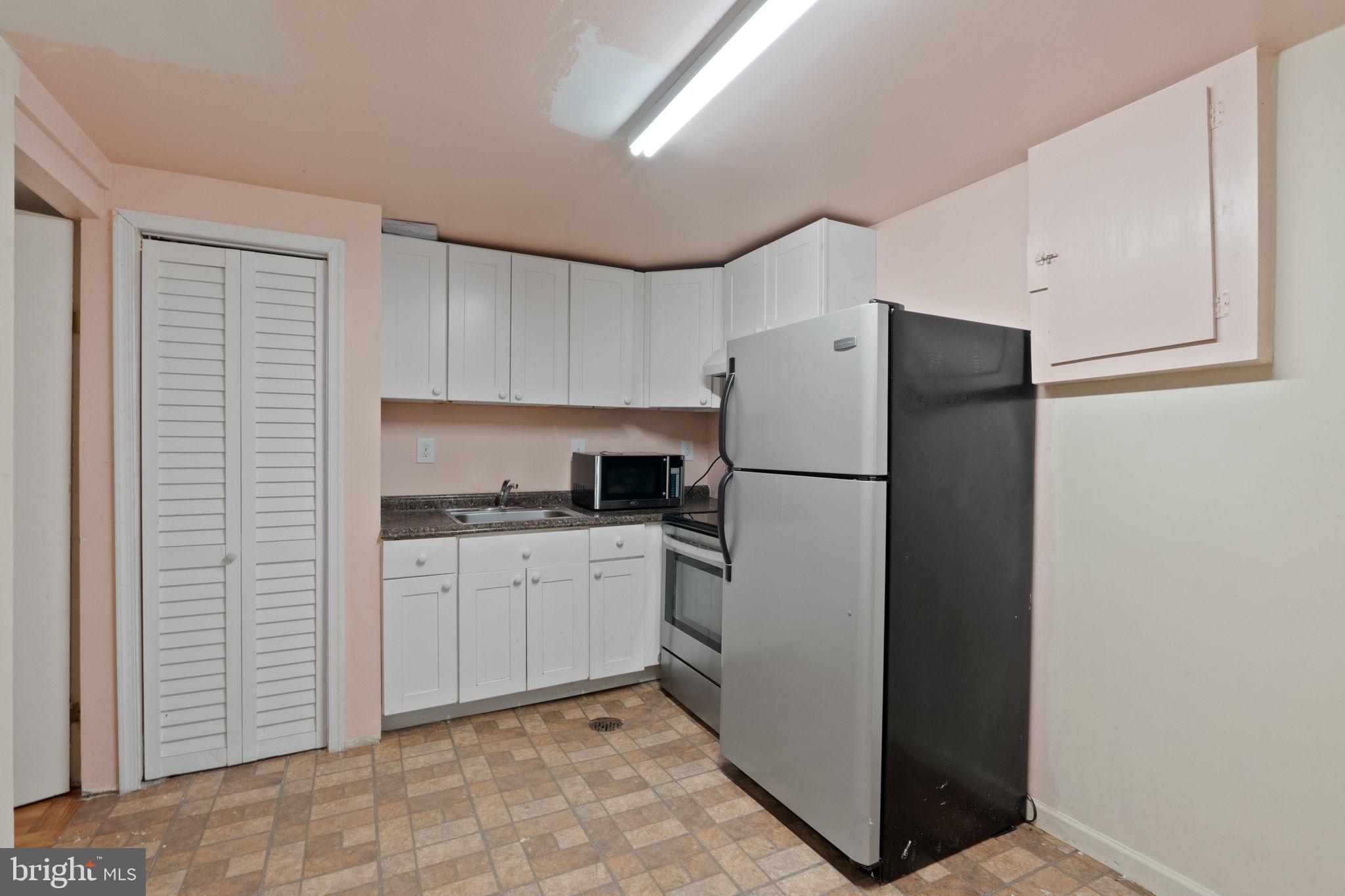 WHEATON SQUARE EAST - Residential Lease