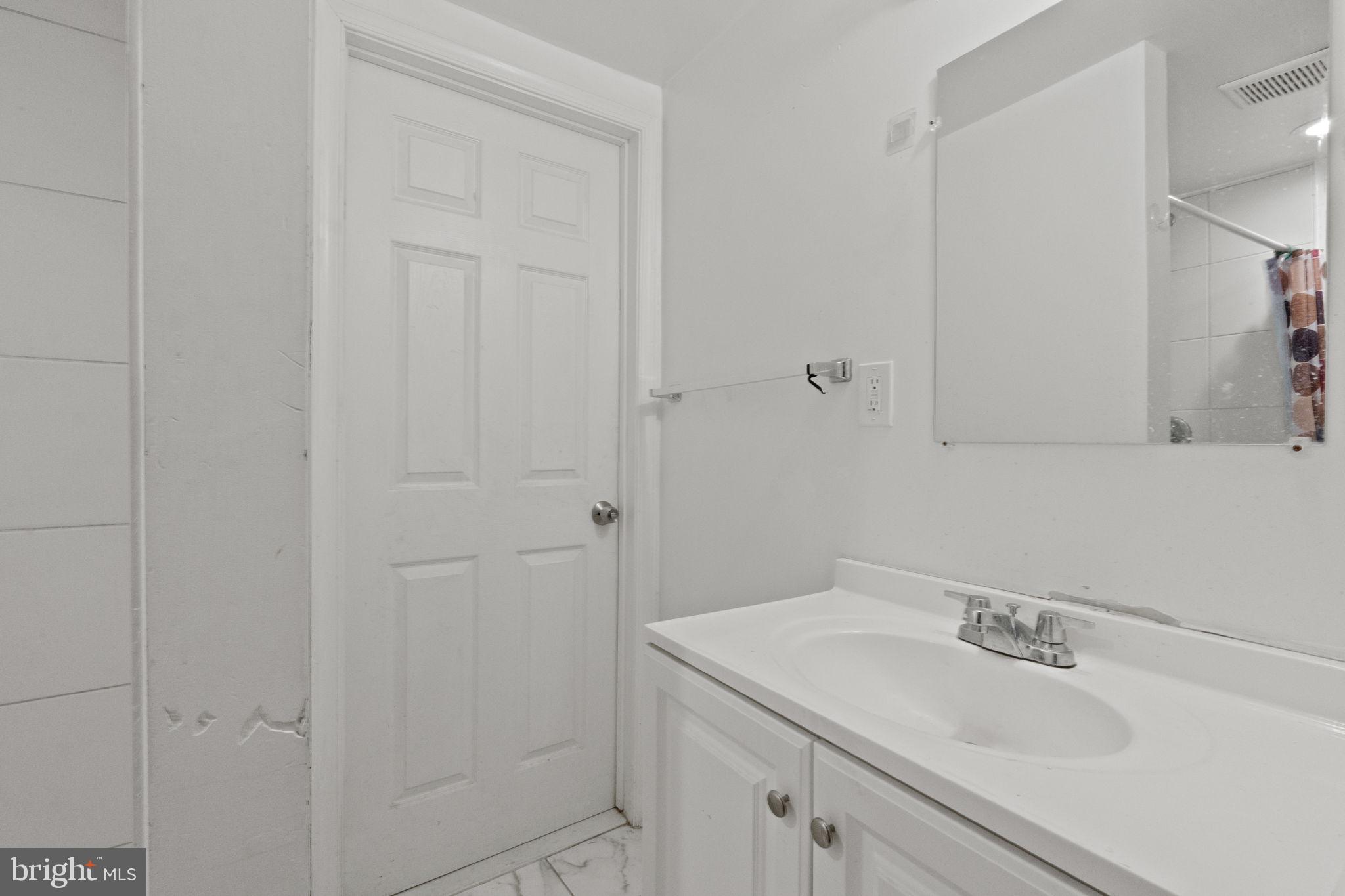 WHEATON SQUARE EAST - Residential Lease